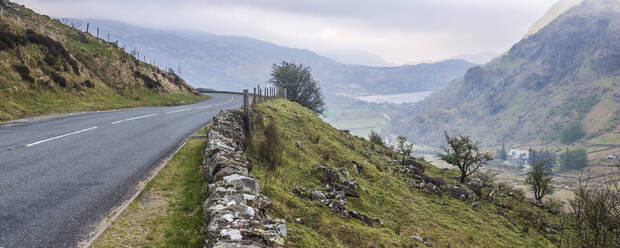 Blick auf den See Llyn Gwynant, Snowdonia National Park, Nordwales, Vereinigtes Königreich, Europa - RHPLF10331