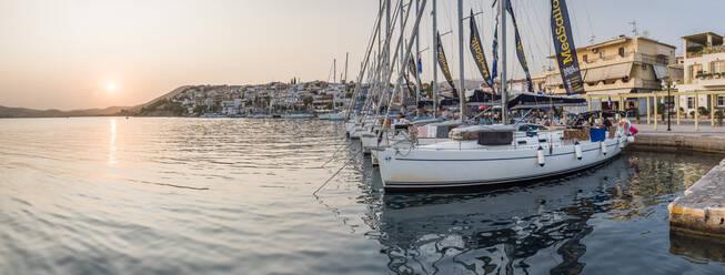 Segelboote bei Sonnenuntergang, Ermioni, Peloponnes, Griechenland, Europa - RHPLF10379
