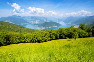 Montisola Blick von Colmi von Sulzano, Provinz Brescia, Lombardei, Italien, Europa - RHPLF10500