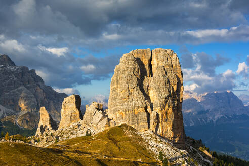 Dolomiten, UNESCO-Welterbe, Cortina d'Ampezzo, Gipfel der Cinque Torri, Provinz Belluno, Venetien, Italien, Europa - RHPLF10509