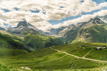 Blick vom Gornegrat in den Alpen auf das Matterhorn im Sommer, Schweizer Alpen, Schweiz, Europa - RHPLF10526