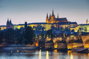 Prague Castle and St. Vitus Cathedral above Vltava River, Prague, UNESCO World Heritage Site, Bohemia, Czech Republic, Europe - RHPLF10550