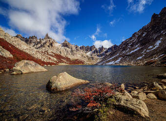 Toncek-Lagune und Cerro Catedral, Nahuel Huapi-Nationalpark, Provinz Rio Negro, Argentinien, Südamerika - RHPLF10641