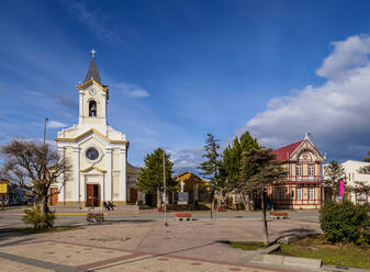 Kirche Maria Auxiliadora, Hauptplatz Arturo Prat, Puerto Natales, Provinz Ultima Esperanza, Patagonien, Chile, Südamerika - RHPLF10675
