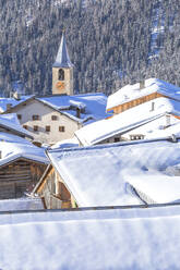 Dorf Latsch nach einem Schneefall, Bergun, Albulatal, Bezirk Prattigau/Davos, Kanton Graubünden, Schweiz, Europa - RHPLF10710