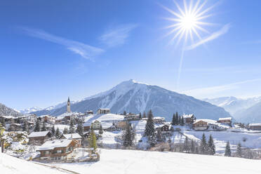 Die Sonne scheint auf Davos Wiesen, Albulatal, Bezirk Prattigau/Davos, Kanton Graubünden, Schweiz, Europa - RHPLF10715