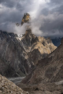 Uli Baiho Tower, 6109 m, in der Nähe der Trango-Türme und des Baltoro-Gletschers in der Region Gilgit-Baltistan in Pakistan, Asien - RHPLF10744
