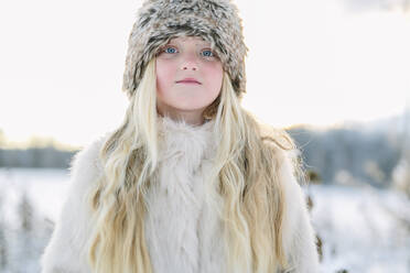 Portrait of girl at winter - JOHF00597