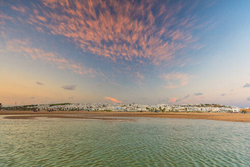 Conil de la Frontera bei Sonnenuntergang in Andalusien, Spanien, Europa - RHPLF10807