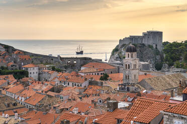 View of the old town at sunset, with Franciscan Monastery and Fort Lovrijenac, Dubrovnik, UNESCO World Heritage Site, Dubrovnik-Neretva county, Croatia, Europe - RHPLF10846