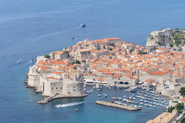 Die Stadt im Sommer von einem erhöhten Standpunkt aus, Dubrovnik, UNESCO-Weltkulturerbe, Gespanschaft Dubrovnik-Neretva, Kroatien, Europa - RHPLF10849