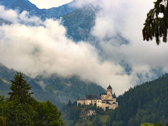 Schloss Tures bei Sonnenaufgang, Campo Tures, Ahrntal, Trentino-Südtirol, Italien, Europa - RHPLF10861