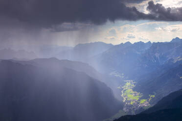 Sommergewitter im Fassa-Tal, Trentino, Dolomiten, Italien, Europa - RHPLF10879