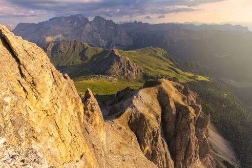 Sonnenuntergang vom Piz Pordoi mit der Marmolada im Hintergrund, Fassa Tal, Trentino, Dolomiten, Italien, Europa - RHPLF10880