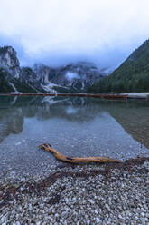 Cloudy morning at Braies Lake (Pragser Wildsee), Braies (Prags), South Tyrol, Dolomites, Italy, Europe - RHPLF10887