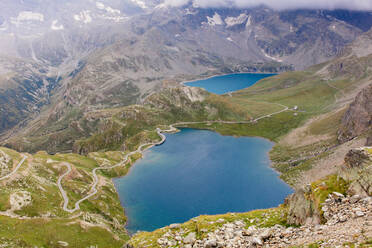 Looking down at Lakes Agnel and Serru from the top of the Nivolet Pass (Colle del Nivolet), Graian Alps, Italy, Europe - RHPLF10935