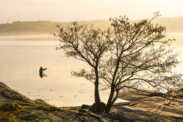 Person, die fischt - JOHF00727