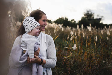 Mother with daughter - JOHF00882