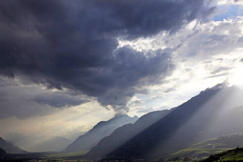 Sommergewitter über den Walliser Bergen, Schweizer Alpen, Schweiz, Europa - RHPLF10962