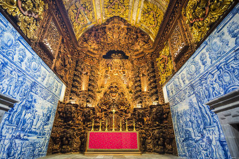 Schöner Schnitzaltar, größter in Portugal, Jesuitenkirche, Ponta Delgada, Insel Sao Miguel, Azoren, Portugal, Atlantik, Europa - RHPLF11023