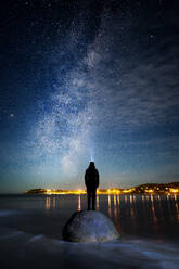 Star gazing at Moeraki Boulders, Milky Way, Koekohe Beach, Moeraki Peninsula, Otago, South Island, New Zealand, Pacific - RHPLF11054