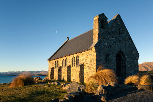 Kirche des Guten Hirten bei Sonnenuntergang, Lake Tekapo, Distrikt Mackenzie, Region Canterbury, Südinsel, Neuseeland, Pazifik - RHPLF11055