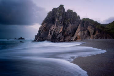 Küstenlinie, Punakaiki bei Sonnenuntergang, Paparoa National Park, Westküste, Südinsel, Neuseeland, Pazifik - RHPLF11061