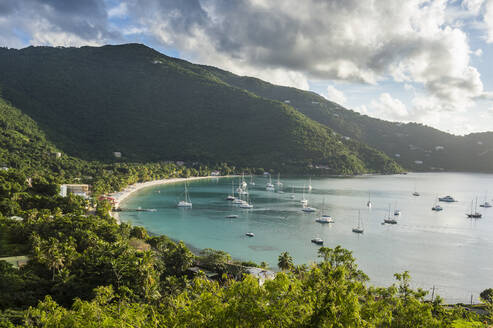 High angle view of boats on Cane Garden Bay against sky, British Virgin Islands - RUNF03139