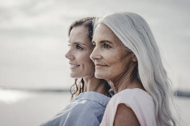 Mother and daughter spending a day at the sea, portrait - JOSF03657