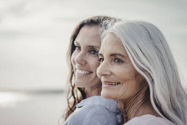 Mother and daughter spending a day at the sea, portrait - JOSF03658