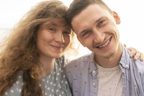 Portrait of young couple at the beach - VPIF01510