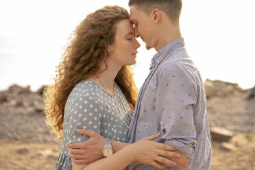 Portrait of young couple at the beach - VPIF01516