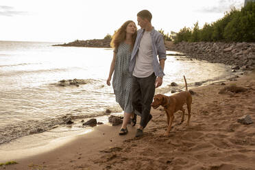 Young couple with dog at the beach - VPIF01523