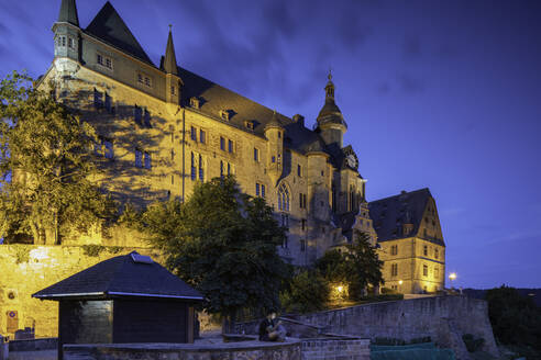Landgrafenschloss (Marburg) in der Abenddämmerung, Marburg, Hessen, Deutschland, Europa - RHPLF11092