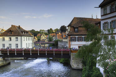 Gebäude entlang der Regnitz, Bamberg, UNESCO-Welterbe, Bayern, Deutschland, Europa - RHPLF11103