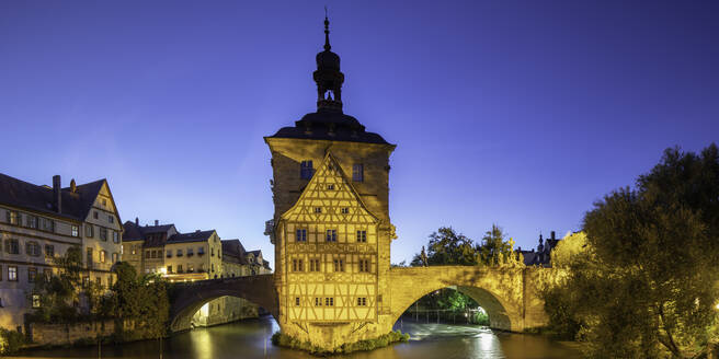 Altes Rathaus in der Abenddämmerung, Bamberg, UNESCO-Welterbe, Bayern, Deutschland, Europa - RHPLF11107