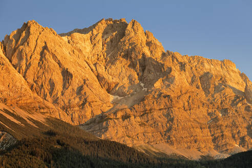 Wettersteingebirge und Zugspitze bei Sonnenuntergang, bei Grainau, Werdenfelser Land, Oberbayern, Bayern, Deutschland, Europa - RHPLF11144