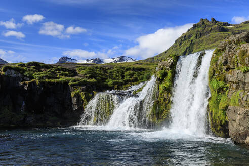 Wasserfall Kirkjufellsfoss in Grundarfjordur, Island, Europa - RHPLF11168