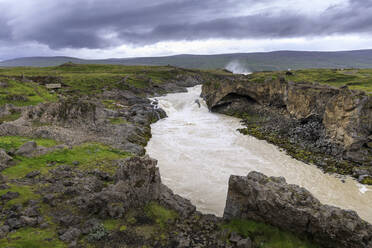 Fluss vom Godafoss-Wasserfall in Island, Europa - RHPLF11176