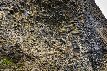 Wabenförmiges Muster in Basalt im Vatnajokull-Nationalpark, Island, Europa - RHPLF11189