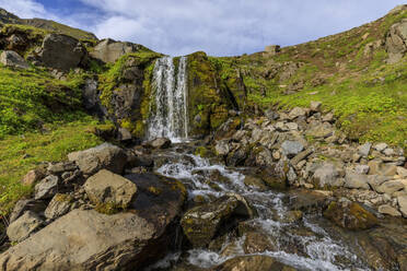 Wasserfall in Hvanneyrarskal, Island, Europa - RHPLF11192