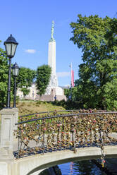 Freedom Monument and bridge with love lockets, Bastejkalna Parks, Riga, Latvia, Europe - RHPLF11242