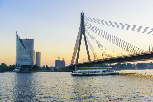 Vansu-Brücke über den Fluss Daugava, Riga, Lettland, Europa - RHPLF11255