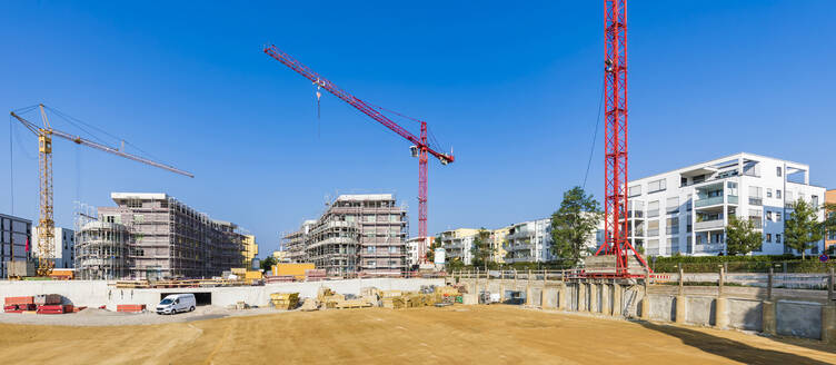 Baustelle an einem sonnigen Tag - WDF05515