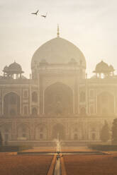 Humayuns Grabmal bei Sonnenaufgang in Delhi, Indien, Asien - RHPLF11326