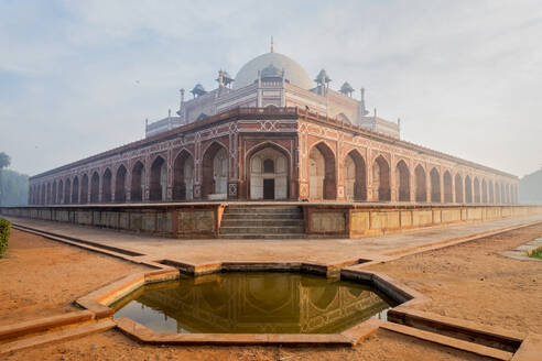 Teich am Humayun-Grabmal in Delhi, Indien, Asien - RHPLF11329