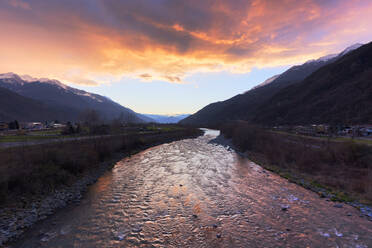 Sonnenuntergang am Fluss Adda, Valtellina, Lombardei, Italien, Europa - RHPLF11501