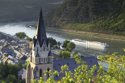 Liebfrauenkirche und Rhein, Oberwesel, Rheinland-Pfalz, Deutschland, Europa - RHPLF11526