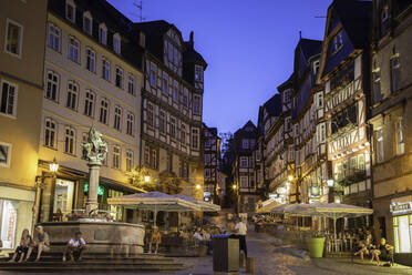 Marktplatz (Markt) in der Abenddämmerung, Marburg, Hessen, Deutschland, Europa - RHPLF11534