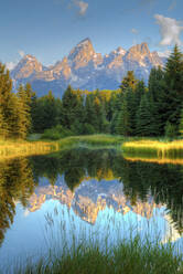 Früher Morgen, Teton Range von Schwabache Landing, Grand Teton National Park, Wyoming, Vereinigte Staaten von Amerika, Nord-Amerika - RHPLF11536